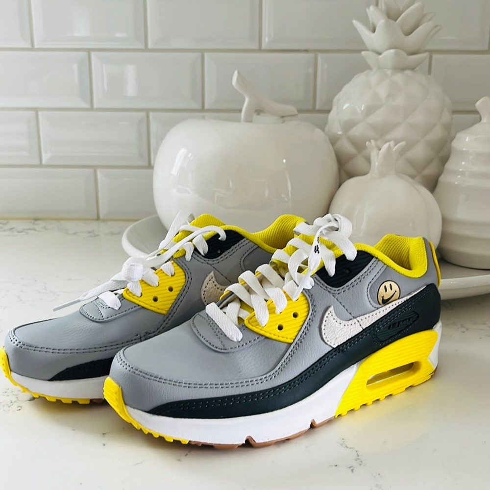 Nike Air Max 90 Smile Face 😃 - Picture 3 of 15